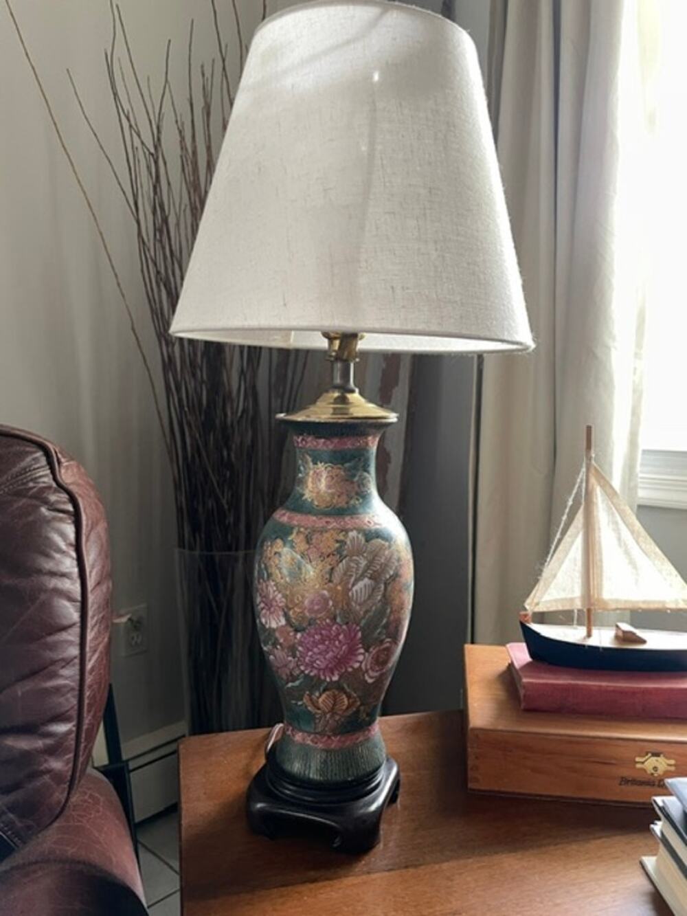 Vintage 1980s Floral Asian Cloisonné Style Table Lamp Brass Hollywood Regency